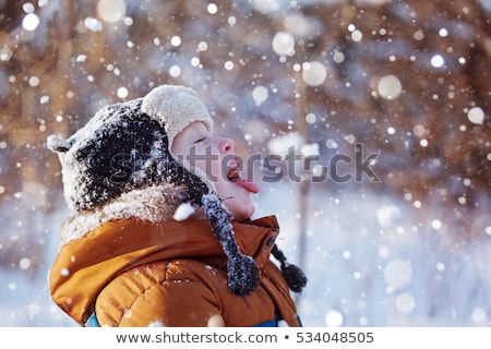 Foto d'archivio: Happy Little Kids Playing Outdoors In Winter