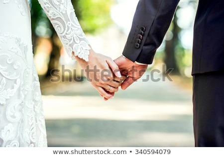 Foto stock: Bride And Groom Holding Bouquet
