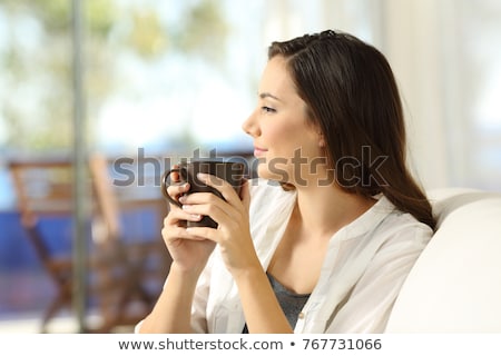 Zdjęcia stock: Side View Of Woman Holding Cup