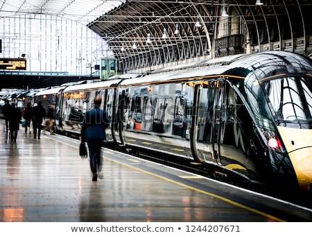 Foto stock: Train Station Platform And Train