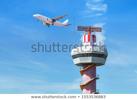 Foto d'archivio: Military Radar Under Blue Sky