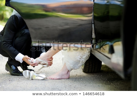 商業照片: Wedding Shoes Of The Bride Together With A Bouquet Of Natural Flowers