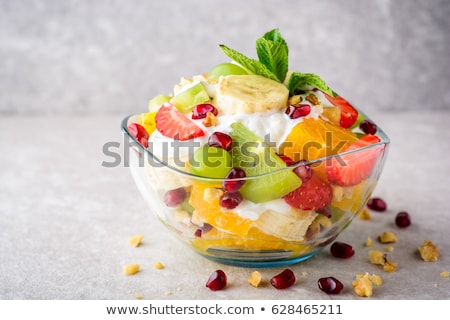 Foto stock: Yogurt And Fruits