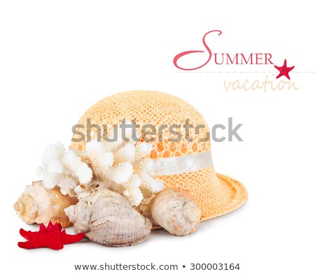 Foto d'archivio: Pretty Straw Hat With Starfish Pebble And Mussel