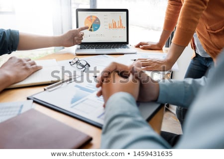 Foto stock: Business Creative Coworkers Team Meeting Discussing Showing The