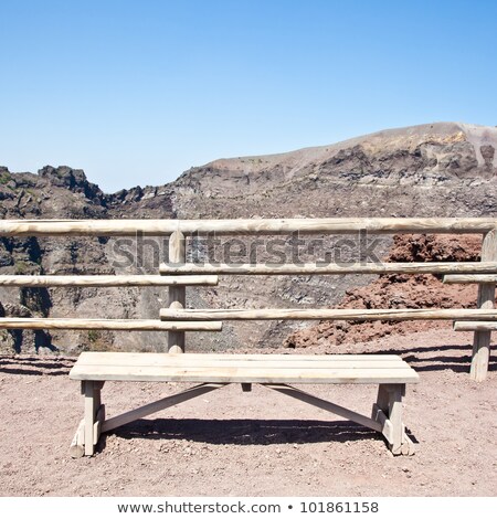 Foto d'archivio: Bench In Front Vesuvius Crater