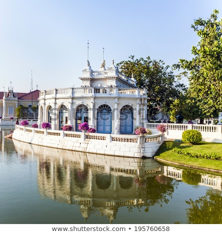 Foto stock: Beautiful Buildings And Park In The Sommerpalace Bang Pa In Of The King Of Thailand Near Ajuttaya