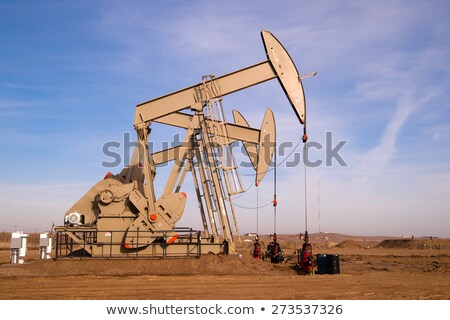 Stockfoto: North Dakota Oil Pump Jack Fracking Crude Extraction Machine