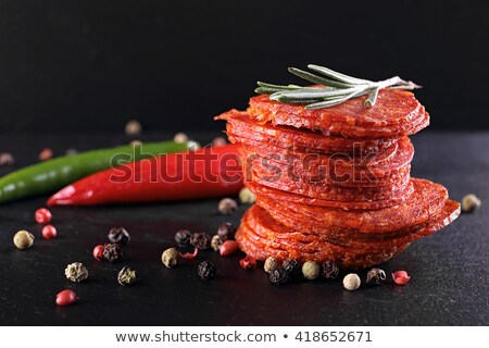 Foto d'archivio: Slices Of Spicy Salami