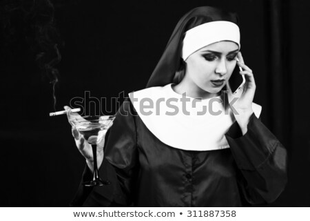 Foto d'archivio: Nun Womenalcohol