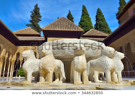 Foto stock: Alhambra Moorish Courtyard Lions Fountain Statue Granada Andalus