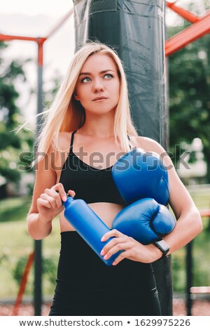 Zdjęcia stock: Sporty Blond Woman Posing With Water Bottle