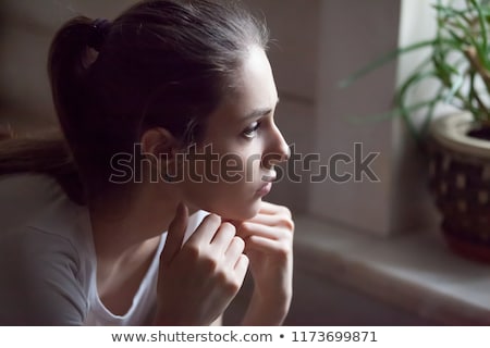 Stockfoto: Teenage Girl Looking Far