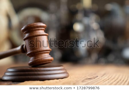 Foto stock: Table With The Judge Hammer
