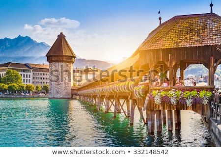 Foto stock: Chapel Bridge And Water Tower On Reuss River In Lucerne