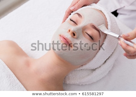 Zdjęcia stock: Beautician Applying Facial Mask To Woman At Spa