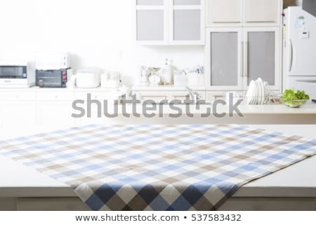 Foto d'archivio: Kitchen Table With Towel