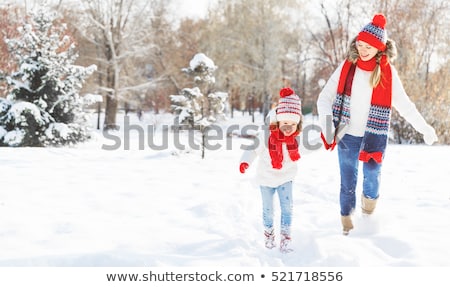 [[stock_photo]]: Eux · mères · avec · enfants · à · pied · en · hiver