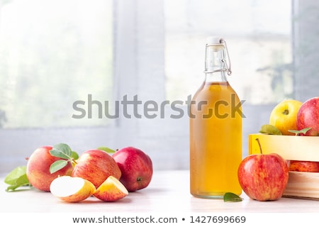 Stockfoto: Apple Cider Vinegar Bottle Of Apple Organic Vinegar