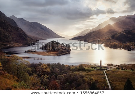Foto stock: Glenfinnan Monument And Loch Shiel Lake Highlands Scotland