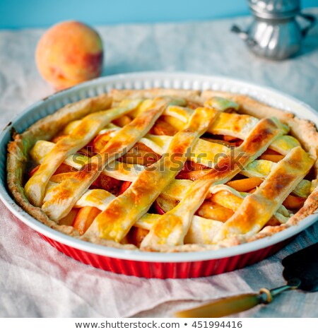 Foto stock: Peach Pie Crostata In Baking Dish Selective Focus