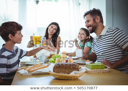 Foto d'archivio: Happy Family Having Breakfast