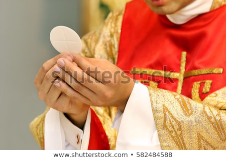 Foto stock: Priest Communion