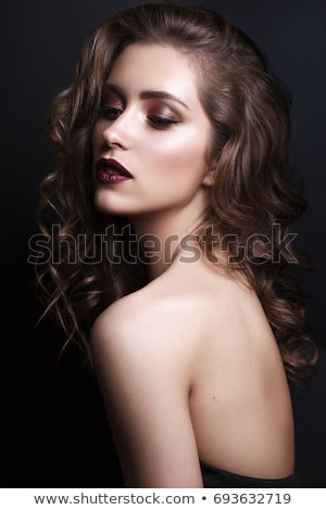 Foto stock: Girl With Dark Lips And Hairdo