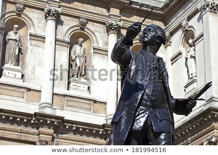 Foto stock: Joshua Reynolds Statue At Burlington House