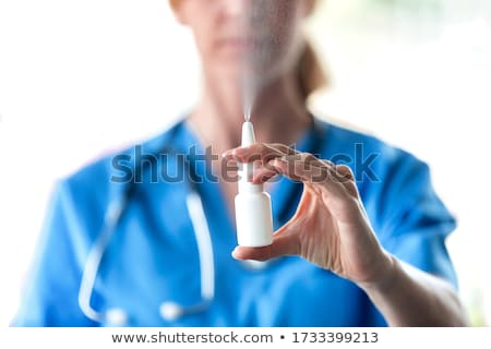 [[stock_photo]]: Outeille · de · médicament · en · vaporisateur · nasal