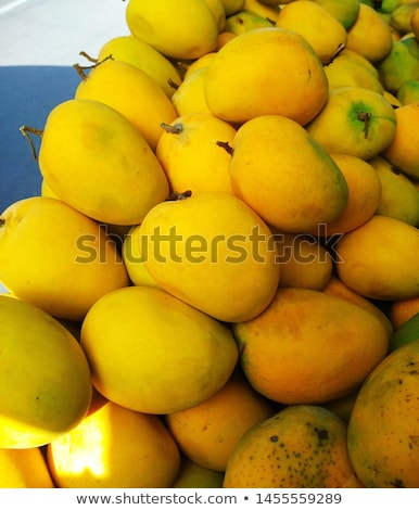 Stockfoto: Fresh Juicy Mango On The Market In India Goa