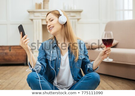 Foto d'archivio: Pretty Businesswoman Enjoying A Glass Of Wine