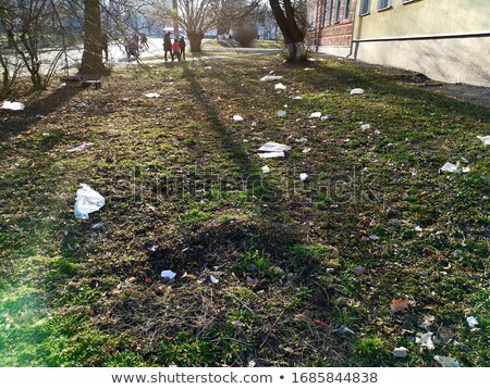 Foto stock: Trash In The Nature Enviroment Littering City Waste