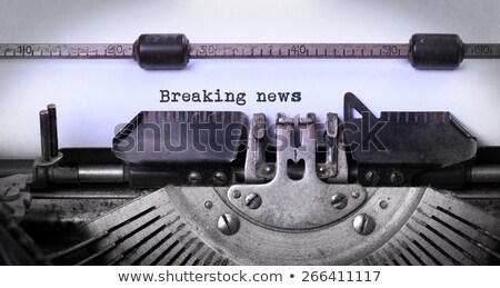 Zdjęcia stock: Old Typewriter With Breaking News