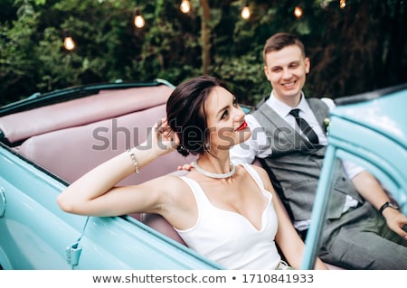 Foto stock: Bride And Groom On Car