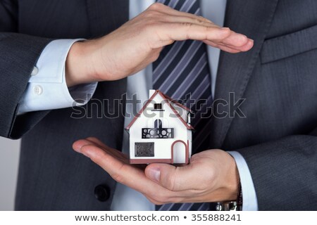 Foto d'archivio: Man Holding Model Home