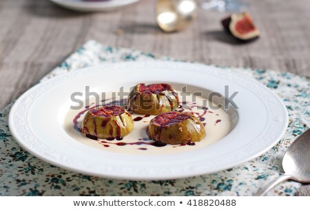 Stockfoto: Roasted Figs With Porto Caramel Selective Focus