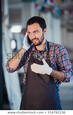 Foto stock: Handyman Talking On His Mobile Phone