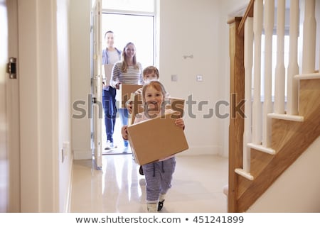 Foto d'archivio: Three Women Moving House