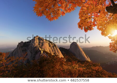 Foto stock: Sunrise At Baegundae Peak And Bukhansan Mountains In Autumnseou