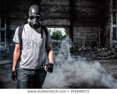 Foto d'archivio: Terrorist With Gas Mask