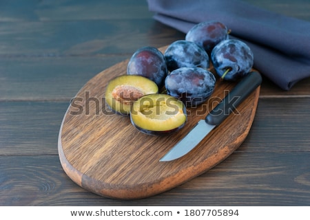 Stock foto: Wet Fresh Plums On Napkin