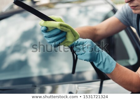 Stockfoto: Wiping Windshield