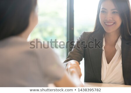 商業照片: Young Businesswoman Offering To Shake Hands