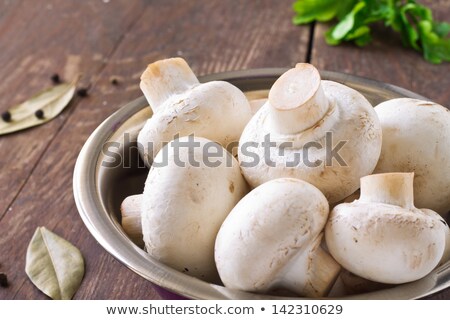 Сток-фото: Raw White Mushrooms