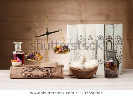 Foto stock: Pharmacy Scales And Old Book