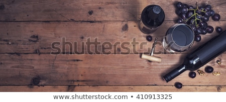 Foto stock: Wine On Wood