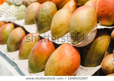 Foto stock: Grove Grown Mangoes Closeup