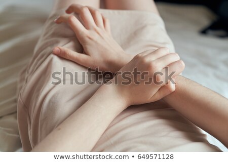 Foto stock: Woman In Nightwear Suffering From Abdominal Pain