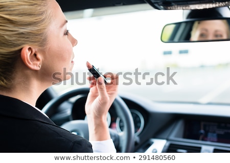 Stock foto: Eisende · Frau, · die · Make-up · aufträgt